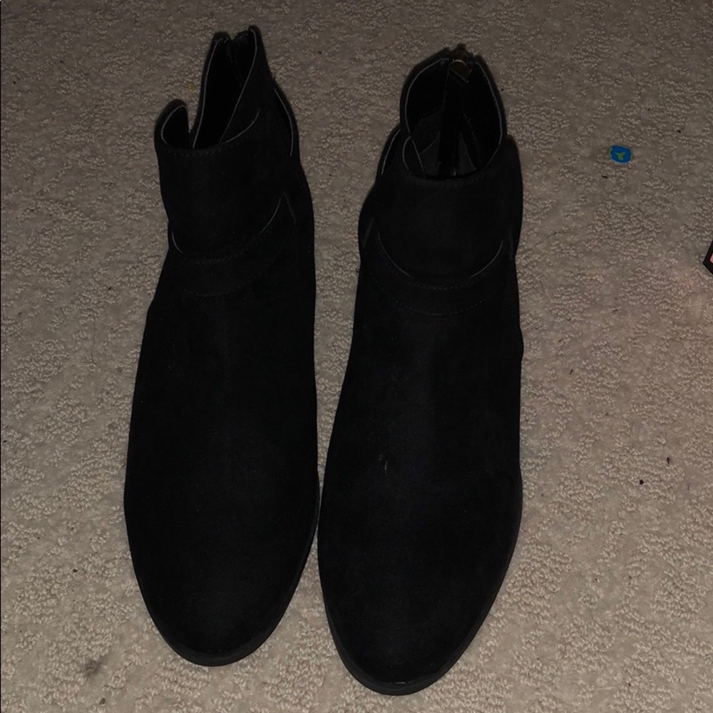 Shoes - Picture 2 of 4
